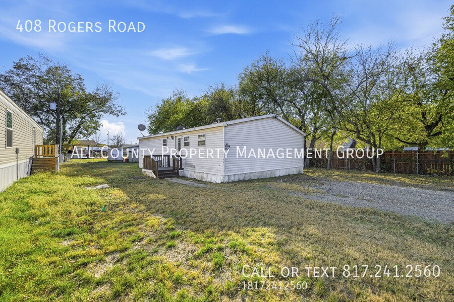408 Rogers Rd in Newark, TX - Building Photo