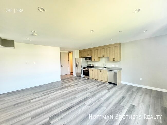 10806 Blix St in Los Angeles, CA - Building Photo - Building Photo