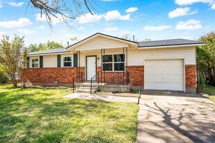 703 SE Sullivan Dr in Lawton, OK - Building Photo