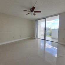 1200 NE Miami Gardens Dr, Unit 815 in Miami, FL - Foto de edificio - Building Photo