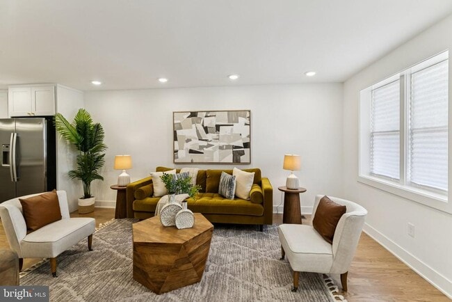 732 Harry St in Conshohocken, PA - Foto de edificio - Building Photo