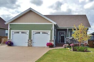 10704-10109 109 St in Fort St John, BC - Building Photo