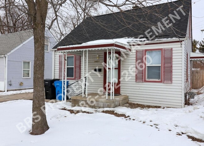 1621 E 11 Mile Rd in Madison Heights, MI - Building Photo - Building Photo