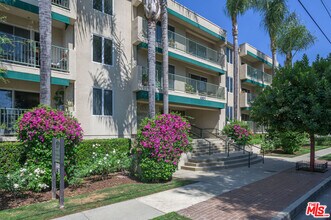 4501 Cedros Ave in Los Angeles, CA - Building Photo - Building Photo