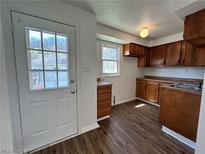 642 Cove Rd in Weirton, WV - Building Photo - Building Photo