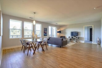 33 North Apartments in San Rafael, CA - Building Photo - Building Photo