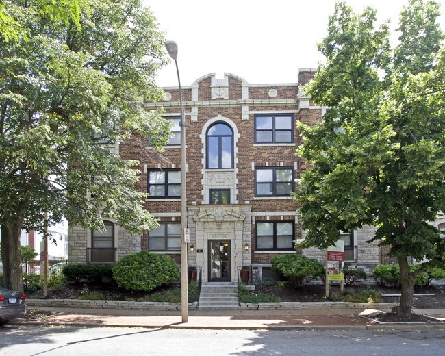 Clara Park Condos in St. Louis, MO - Foto de edificio - Building Photo