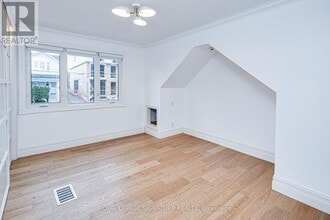 218 Lee Ave in Toronto, ON - Building Photo - Building Photo