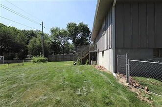 205 Concord Cir in Grain Valley, MO - Building Photo - Building Photo