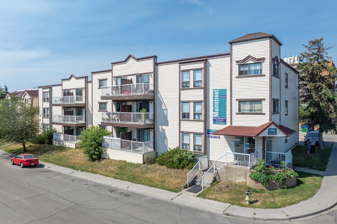 International Ave Apartments in Calgary, AB - Building Photo