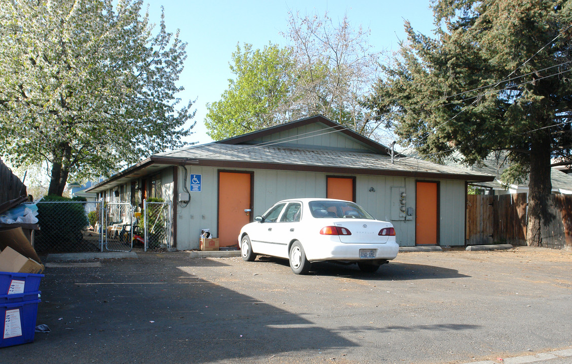 1014 W Frederick Ave in Spokane, WA - Foto de edificio