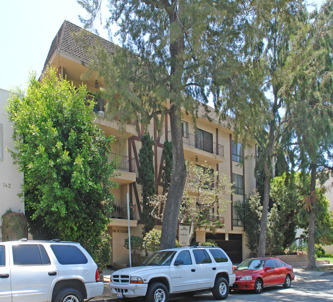 134 N Clark Dr in Los Angeles, CA - Foto de edificio - Building Photo