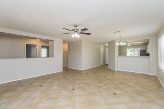 5743 E Flossmoor Cir in Mesa, AZ - Foto de edificio - Building Photo
