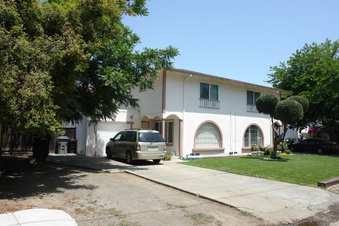 37090 Akron Way in San Jose, CA - Building Photo