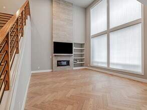 24349 NE 27th Pl in Sammamish, WA - Foto de edificio - Building Photo
