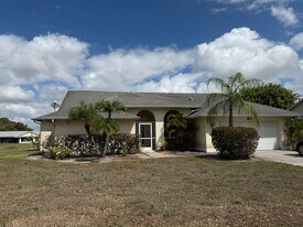3425 Anton Ct in Naples, FL - Building Photo