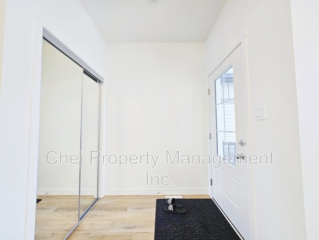 6349 King Wynd SW in Edmonton, AB - Building Photo - Building Photo