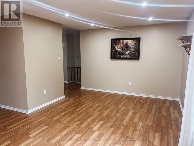 176 Robinson Dr in Newmarket, ON - Building Photo - Building Photo