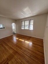 32 Pleasant St, Unit 2 in Ansonia, CT - Building Photo - Building Photo