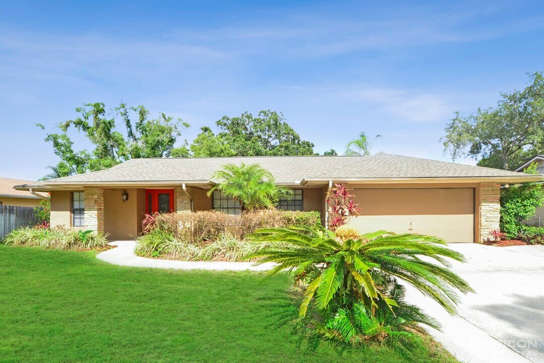 1611 Kenlyn Dr in Longwood, FL - Building Photo