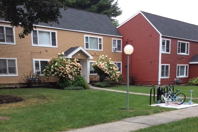 Forest Glen Apartments in Portland, ME - Foto de edificio - Building Photo