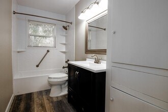 207 Del Monte Ln in Highlands, TX - Building Photo - Building Photo
