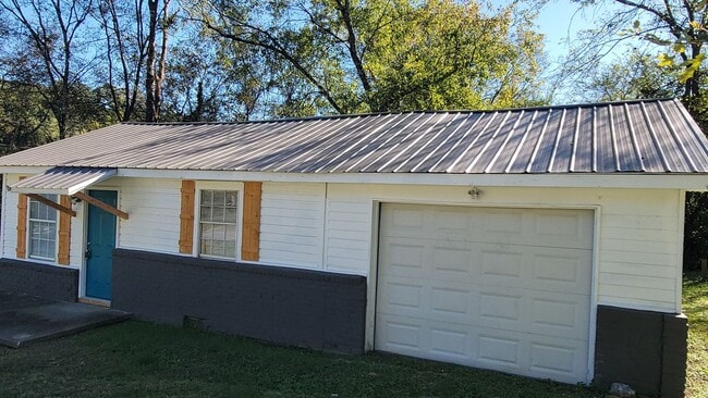 832 Mcroy Dr in Chattanooga, TN - Building Photo - Building Photo