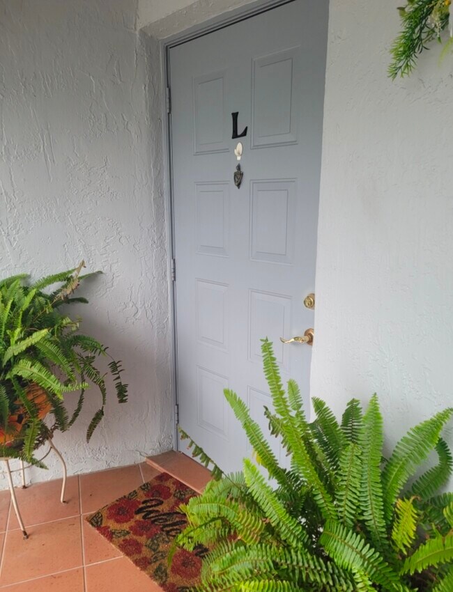 1211 S Independence Dr, Unit Lakeshore in Homestead, FL - Building Photo - Building Photo