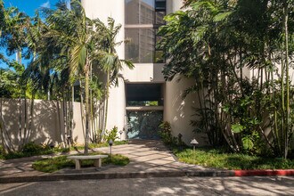 Hale Kaheka in Honolulu, HI - Building Photo - Building Photo
