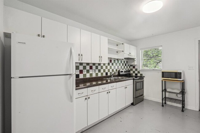 property at 1708 Chicon St