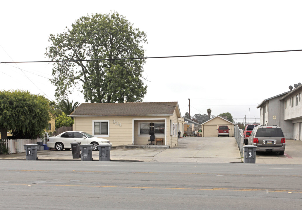 324 Williams Rd in Salinas, CA - Building Photo