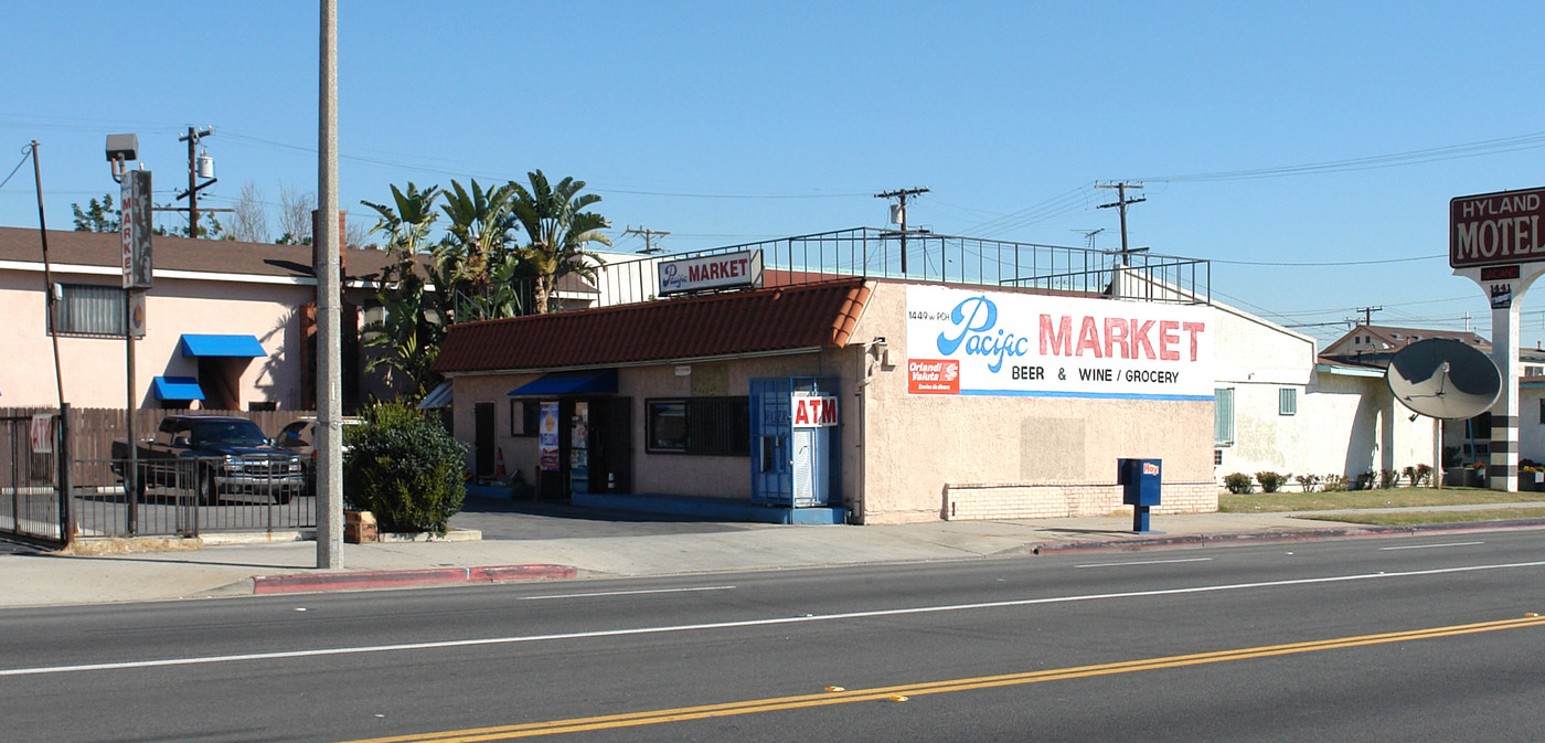 1457 W Pacific Coast Hwy in Long Beach, CA - Building Photo