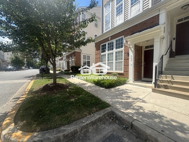 property at 923 Pine Forest Ln