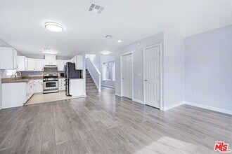 2816 London St in Los Angeles, CA - Building Photo - Building Photo