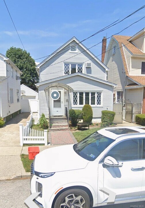 1438 Woolworth St in Elmont, NY - Building Photo