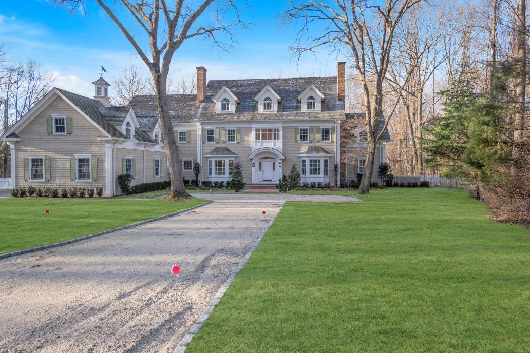 99 Feeks Ln in Locust Valley, NY - Building Photo