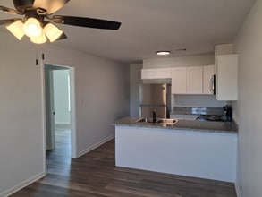 2102 Midland Dr in Thibodaux, LA - Foto de edificio - Building Photo