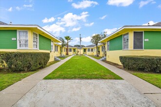 924 S Grevillea Ave in Inglewood, CA - Building Photo - Primary Photo