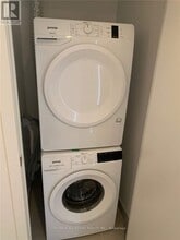 159 Wellesley St E in Toronto, ON - Building Photo - Building Photo