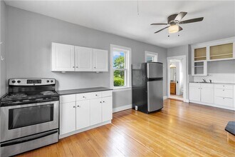 291 Maple Ave in Barrington, RI - Building Photo - Building Photo