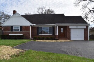 6989 Salem Rd in Cincinnati, OH - Building Photo