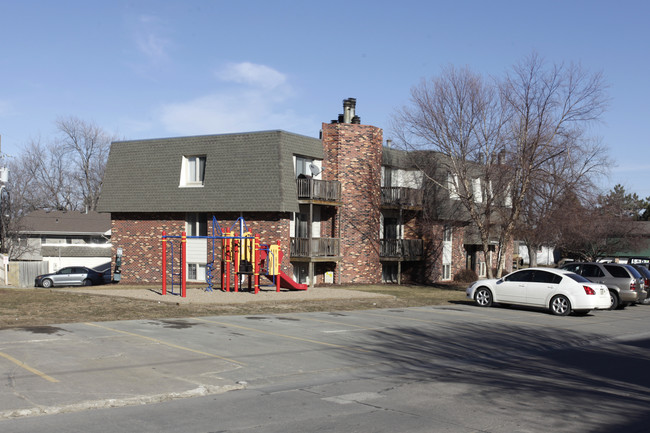 Fireside Village in Omaha, NE - Foto de edificio - Building Photo