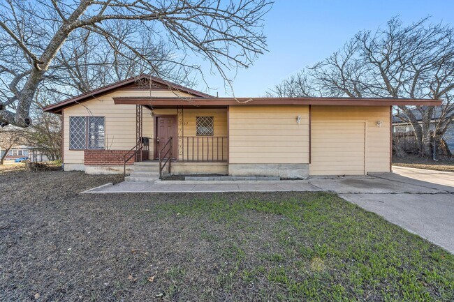 property at 1402 Chico Ct