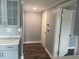 44 Bridgeport Ave in Shelton, CT - Building Photo