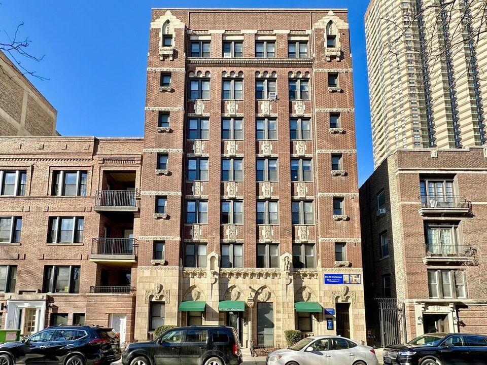 618 W Patterson, Unit 807 in Chicago, IL - Building Photo
