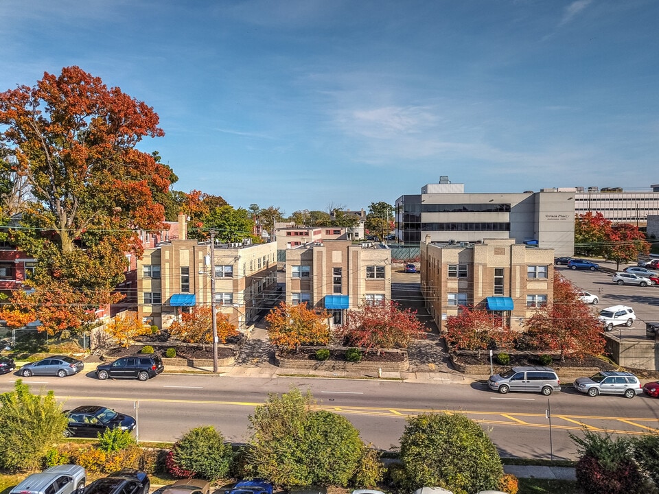 2920-2928 Burnet Avenue in Cincinnati, OH - Building Photo