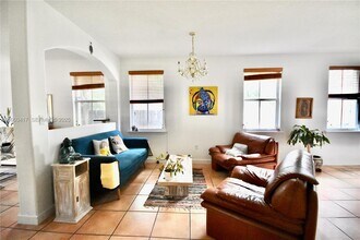 11020 NW 48th Terrace in Doral, FL - Building Photo - Building Photo