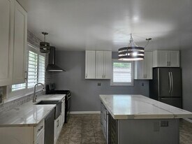 16 Barney Ct, Unit 3 in Binghamton, NY - Building Photo