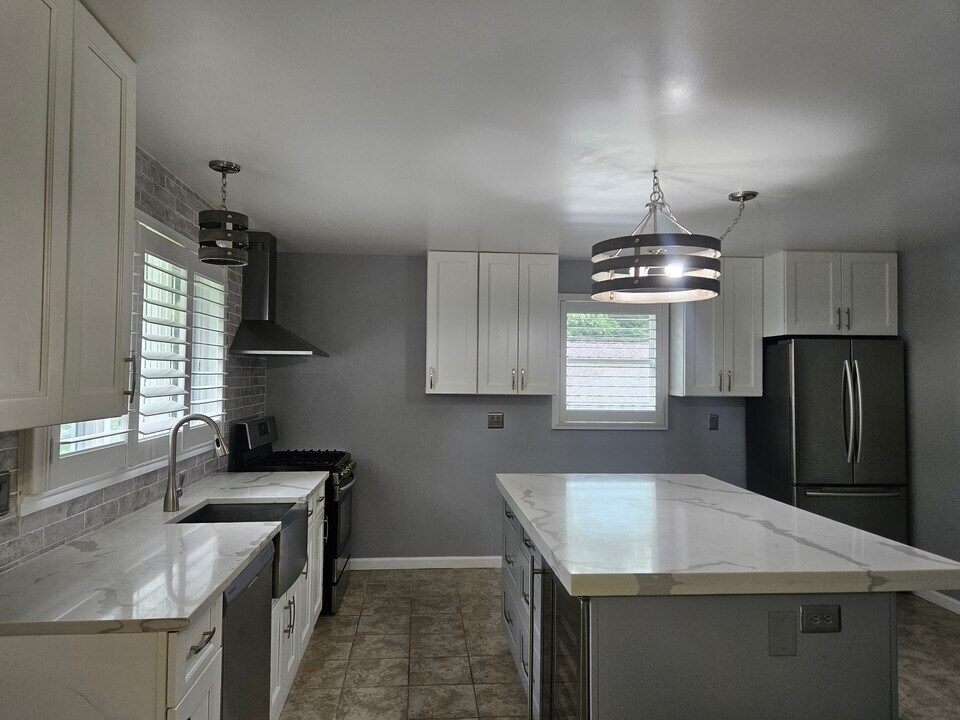 16 Barney Ct, Unit 3 in Binghamton, NY - Building Photo