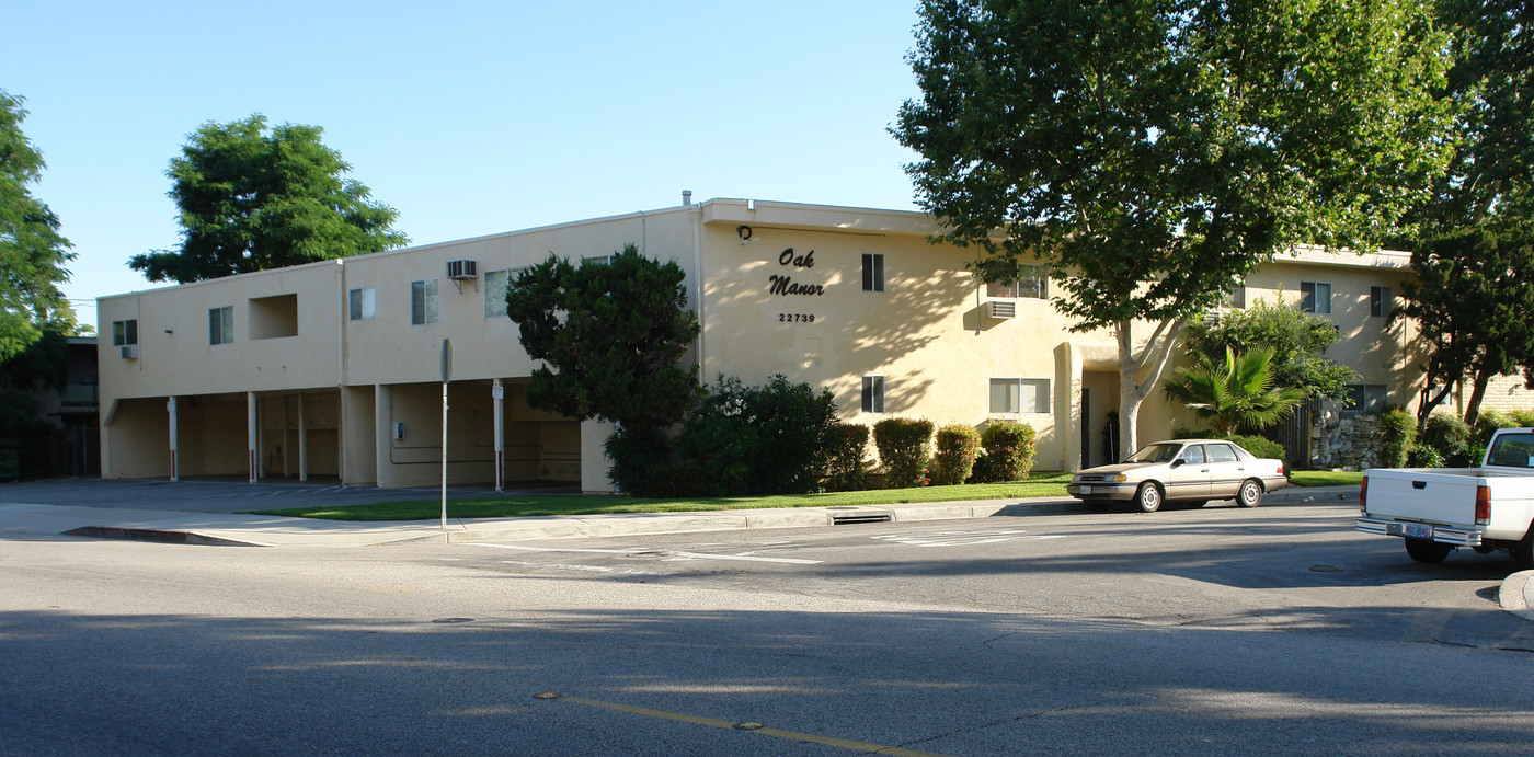 Oak Manor in Santa Clarita, CA - Foto de edificio